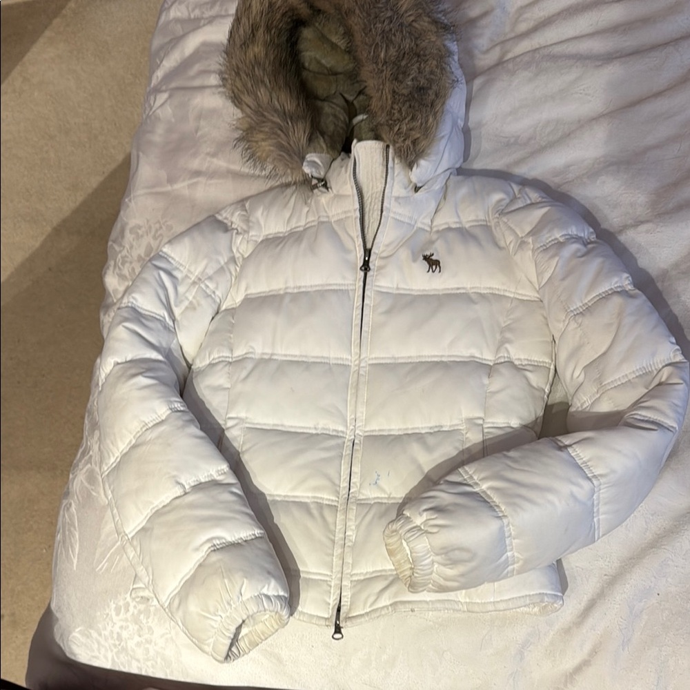 Abercrombie & Fitch White Puffer Jacket with Fur Trim